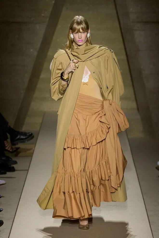 _2021春季风衣_今年春季风衣流行什么