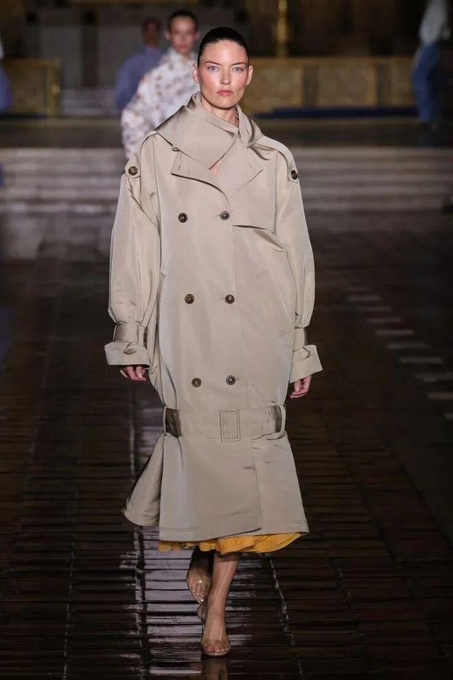 今年春季风衣流行什么_2021春季风衣_