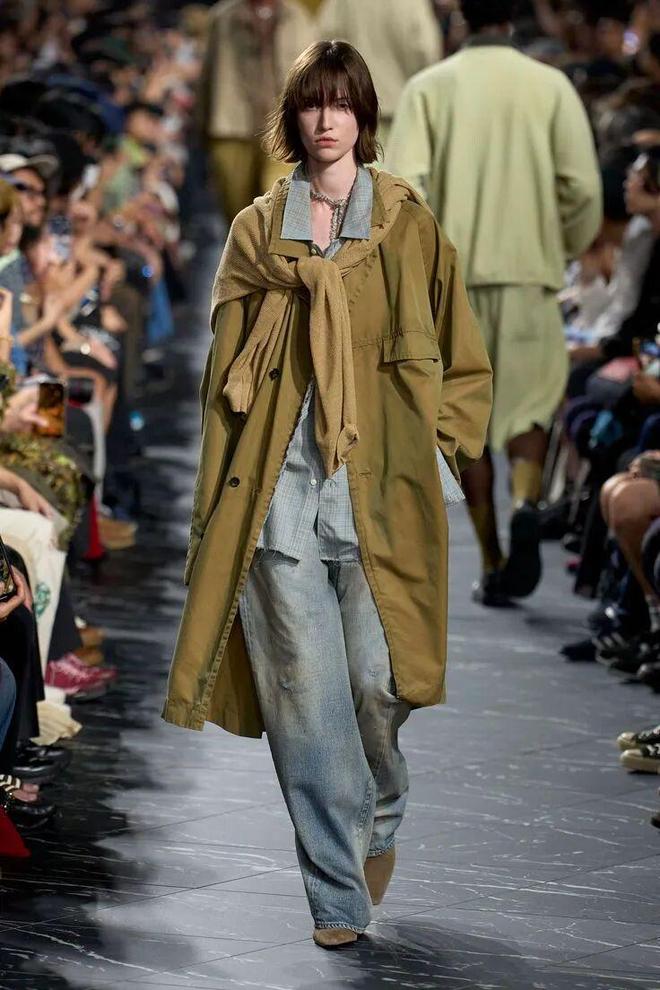 今年春季风衣流行什么_2021春季风衣_