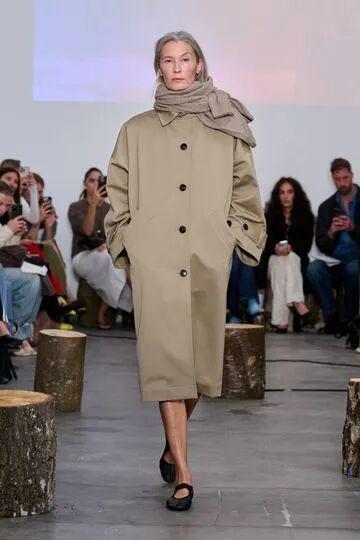 今年春季风衣流行什么_2021春季风衣_