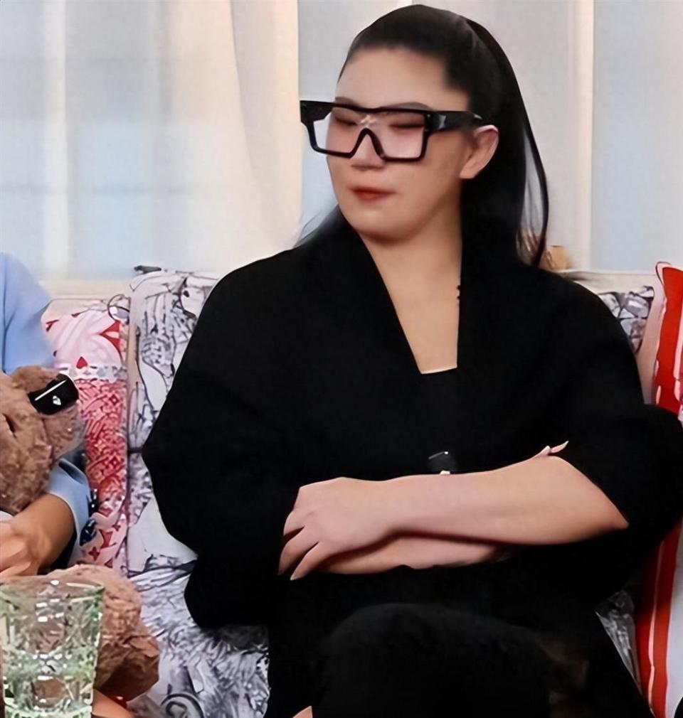 与谢贤年龄差49岁！相伴12年体面分手，却为流量亲手毁掉自己！