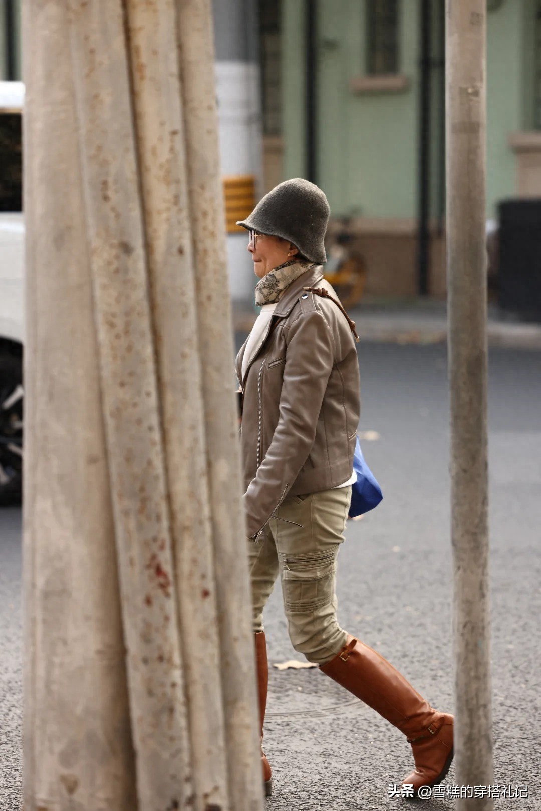 女人到了50岁,建议多穿这4种“富贵色”,高级优雅,看着有品位