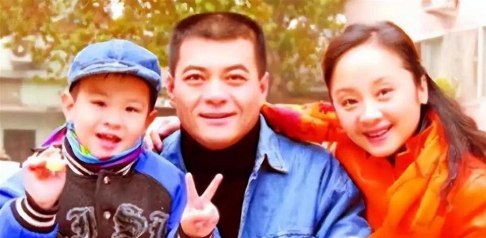 只闻新人笑不见旧人哭,她用多年捧红丈夫,丈夫却转身迎娶秦海璐