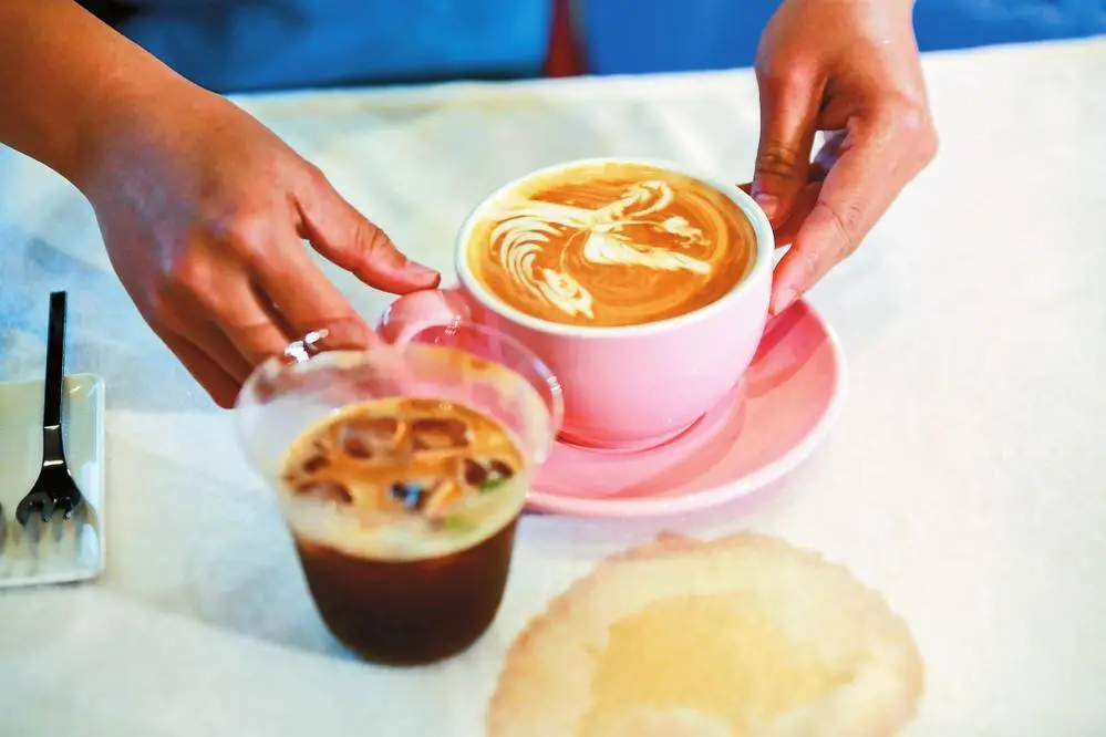 旅居云南追梦人·我的旅创日记①丨蔡晓慧&Adam:把云南的风味,夹进汉堡里