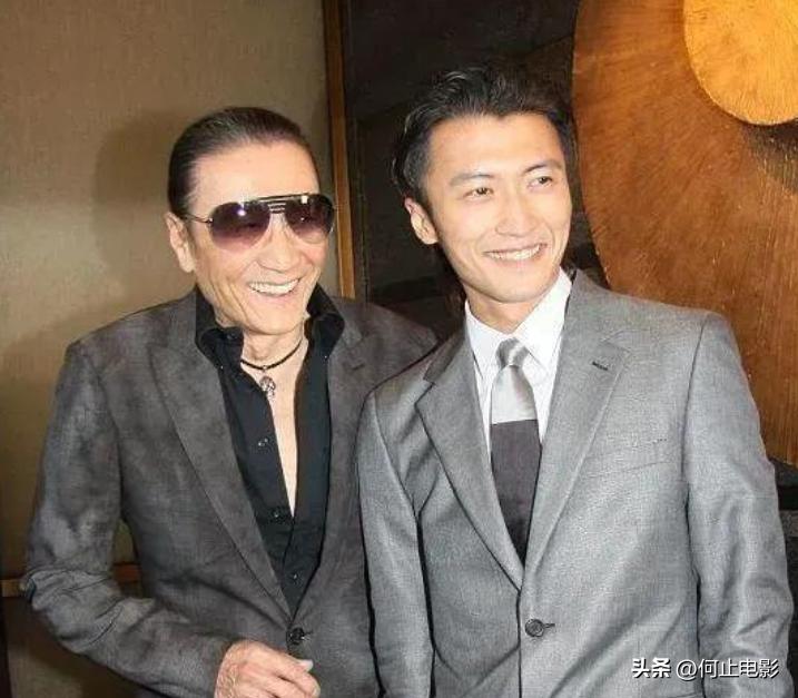 坐着轮椅玩命_坐轮椅的_