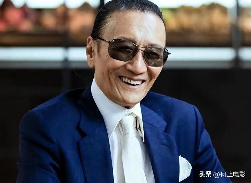 坐着轮椅玩命_坐轮椅的_