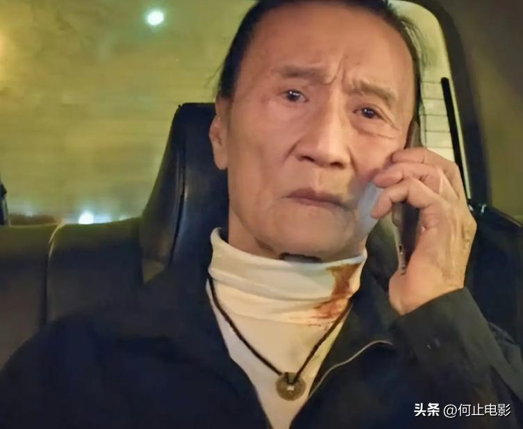 坐着轮椅玩命_坐轮椅的_