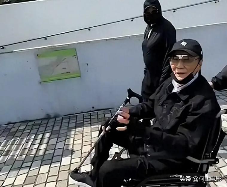 坐轮椅的__坐着轮椅玩命