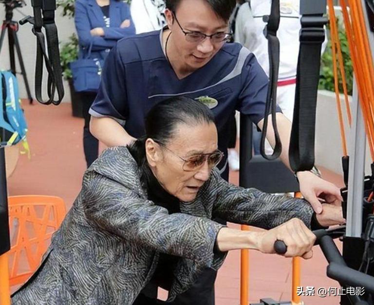 _坐轮椅的_坐着轮椅玩命