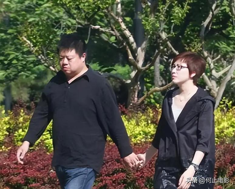 演艺会场主持_韩国演艺义圈悲惨女主角牛仔裤_