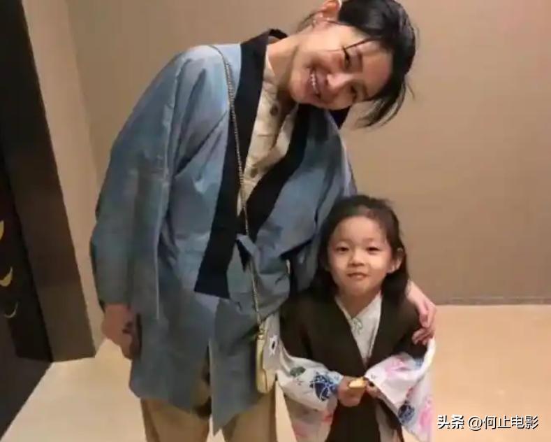 _得一官方旗舰店_汪小菲晒女儿甜笑照