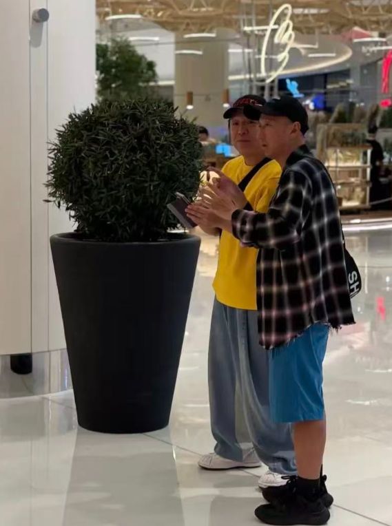 _明星被困中东后续！热巴滞留原因曝光，玄子全家中转，黄渤最幸运_明星被困中东后续！热巴滞留原因曝光，玄子全家中转，黄渤最幸运