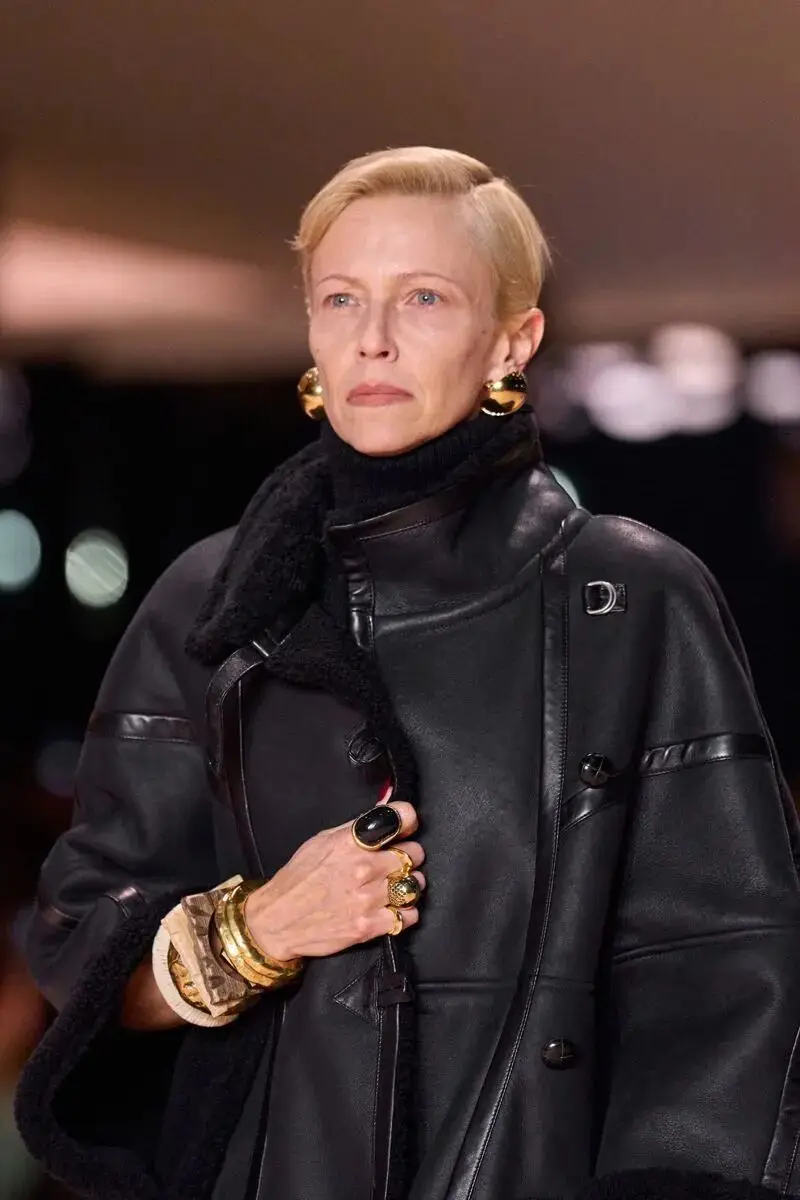 王菲相信爱情歌曲__王菲相信爱情