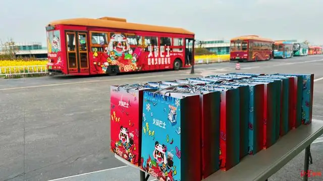 _剧本杀、飞花令安排上！“趣耍巴士”带你花式闹元宵_剧本杀、飞花令安排上！“趣耍巴士”带你花式闹元宵