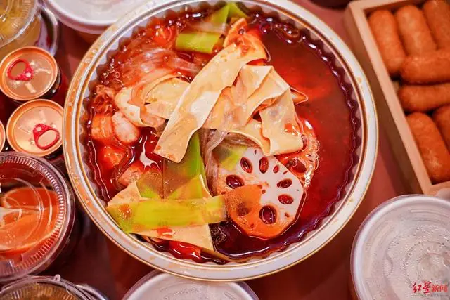 _剧本杀、飞花令安排上！“趣耍巴士”带你花式闹元宵_剧本杀、飞花令安排上！“趣耍巴士”带你花式闹元宵