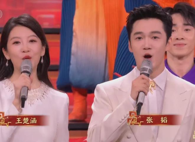 元宵晚会主持人服装__晚会主持人化妆