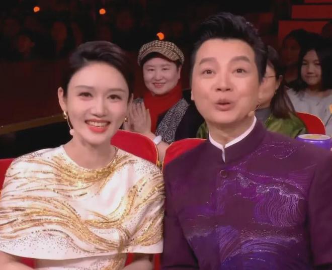 元宵晚会主持人服装__晚会主持人化妆