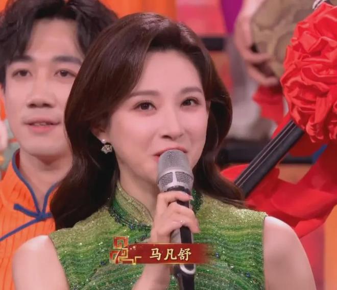 晚会主持人化妆_元宵晚会主持人服装_