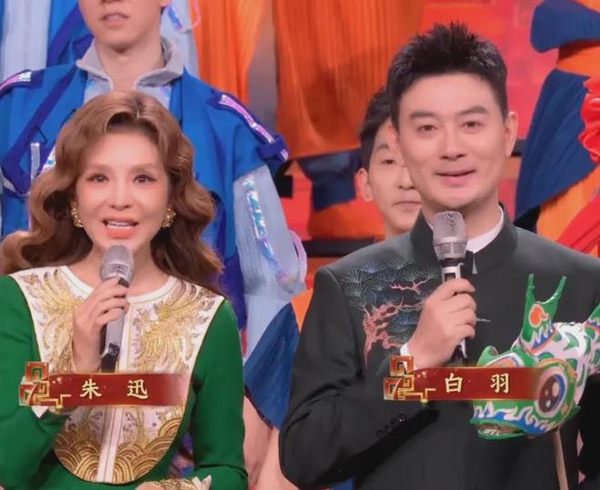 元宵晚会主持人服装__晚会主持人化妆