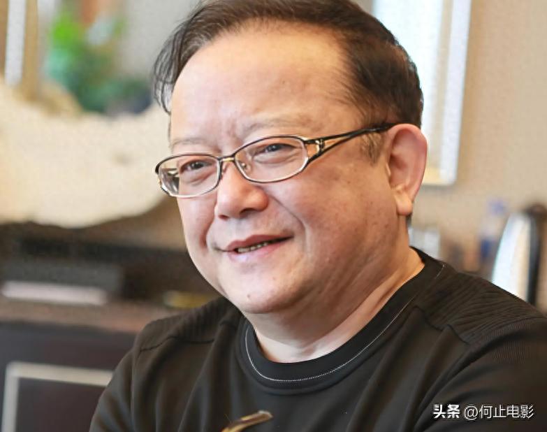 77岁王刚现状曝光，卖掉上亿豪宅移民美国自毁名声的他，误会太深