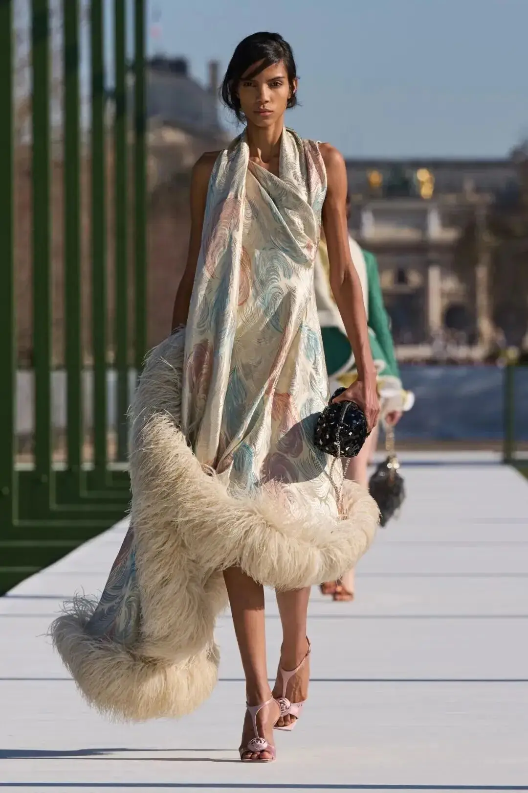 _和李昀锐一起漫步迪奥花园_和李昀锐一起漫步迪奥花园