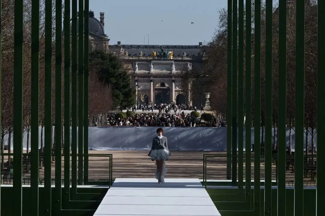 和李昀锐一起漫步迪奥花园_和李昀锐一起漫步迪奥花园_