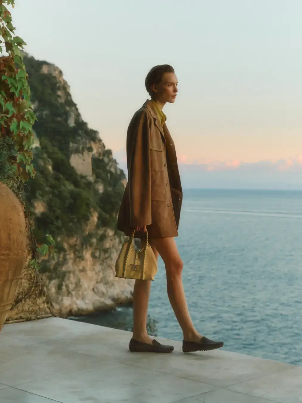 棕色鞋搭配什么颜色好看__棕色鞋好看吗