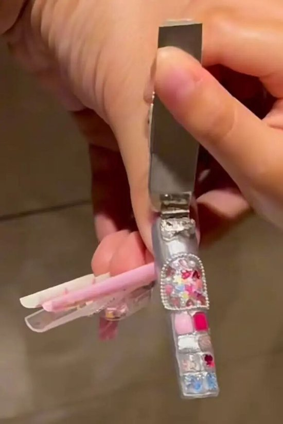 _新年做美甲的广告词_新年做美甲的文案