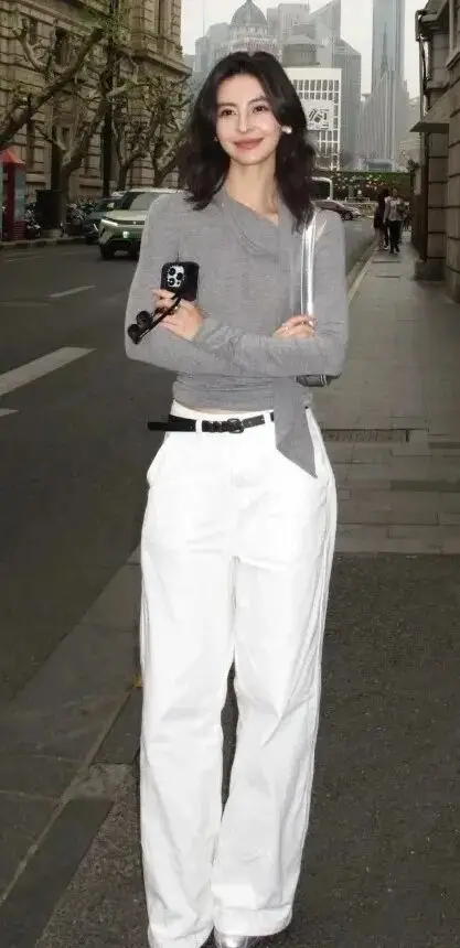 阔腿裤白色配什么颜色的上衣__阔腿裤白色配什么鞋子