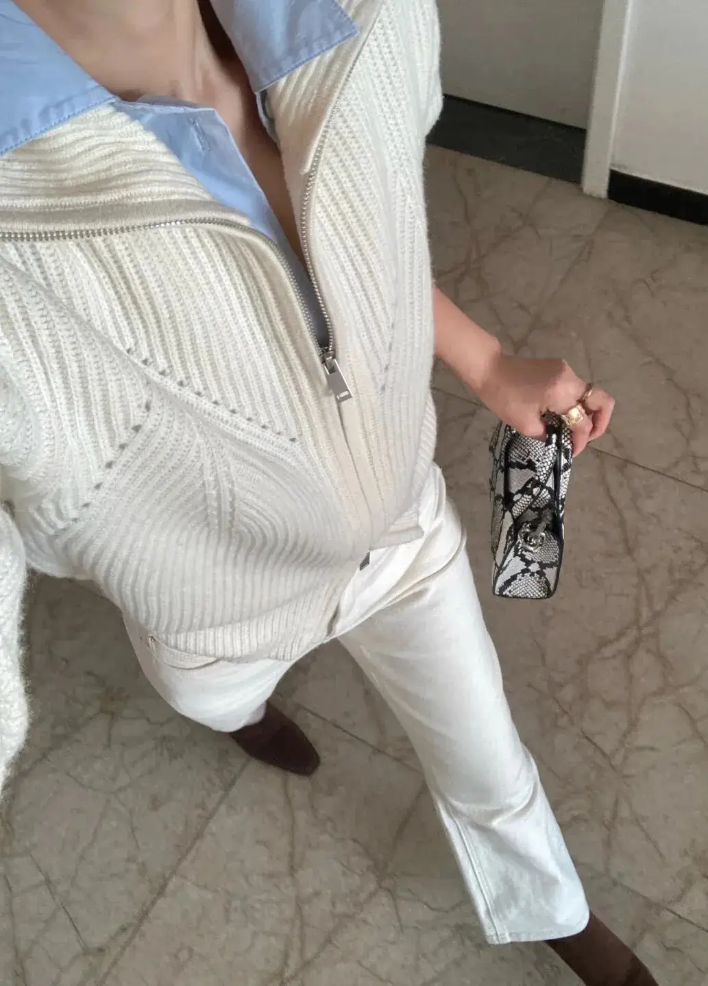 阔腿裤白色配什么鞋子__阔腿裤白色配什么颜色的上衣