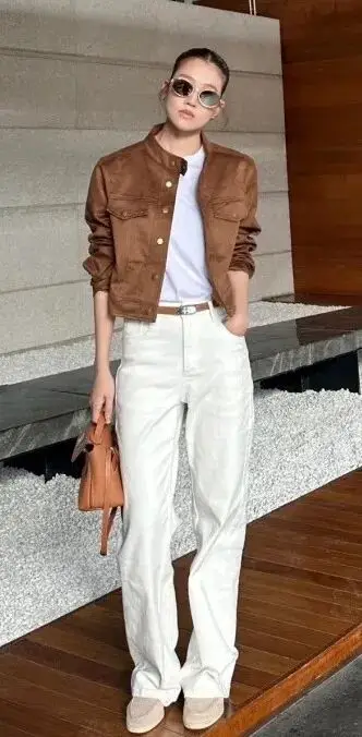 _阔腿裤白色配什么颜色的上衣_阔腿裤白色配什么鞋子