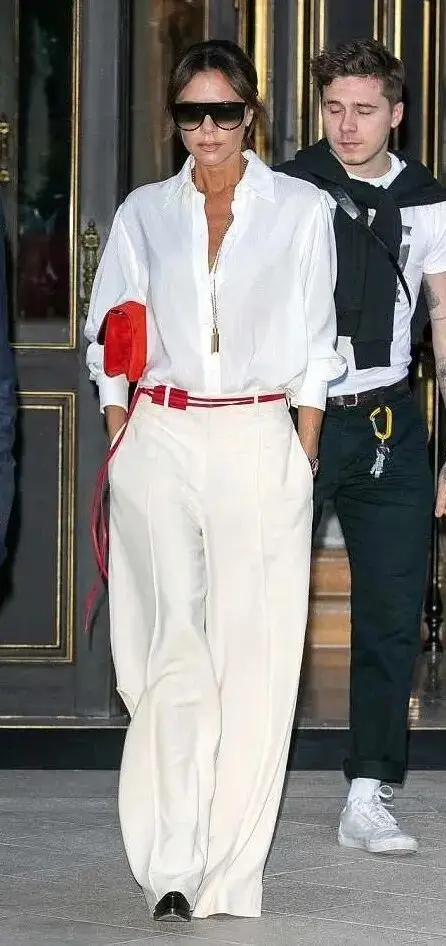 阔腿裤白色配什么鞋子__阔腿裤白色配什么颜色的上衣