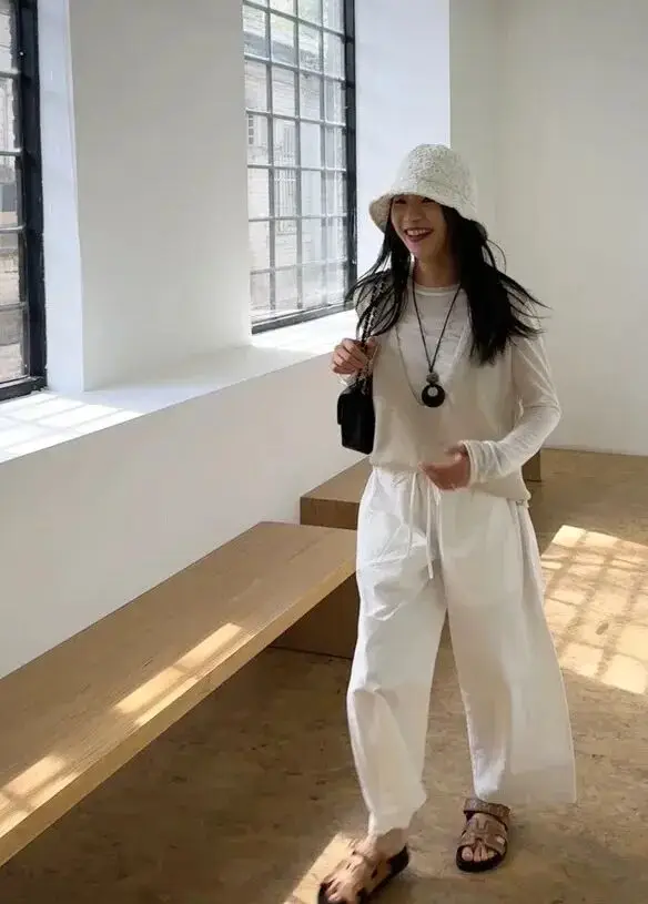 _阔腿裤白色配什么鞋子_阔腿裤白色配什么颜色的上衣