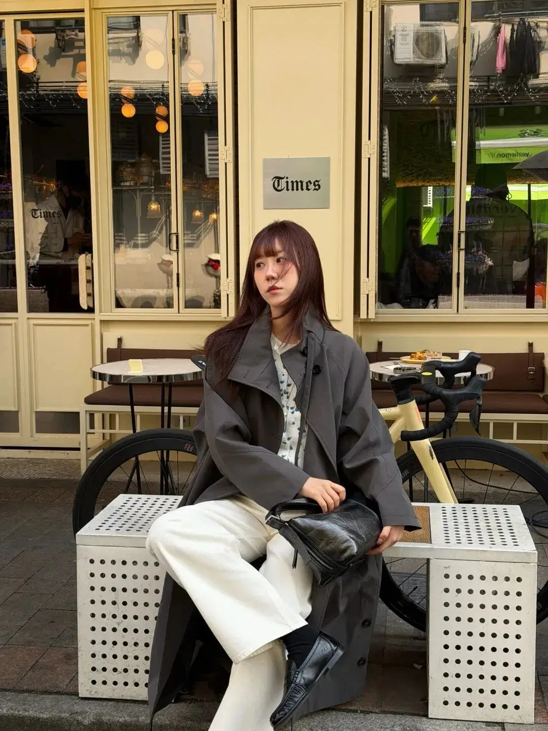 阔腿裤白色配什么颜色的上衣_阔腿裤白色配什么鞋子_