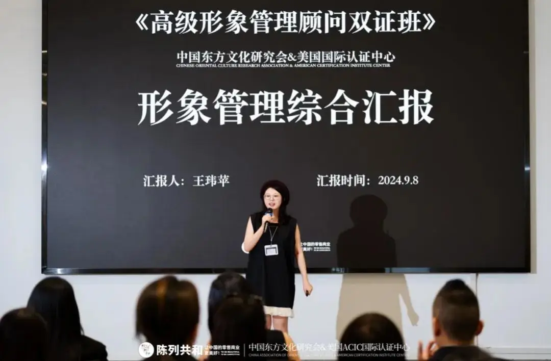 _阔腿裤白色配什么颜色的上衣_阔腿裤白色配什么鞋子