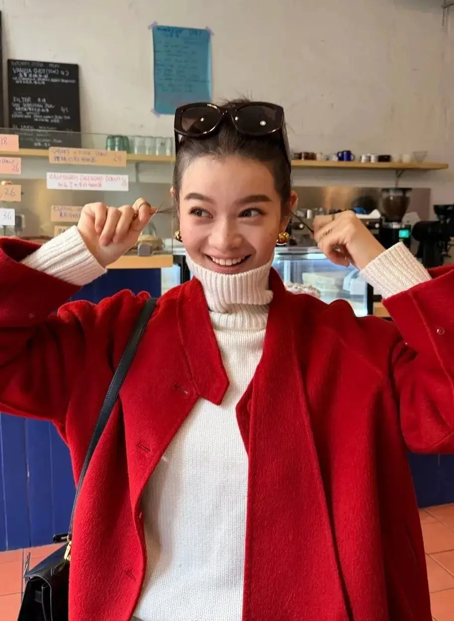 阔腿裤白色配什么颜色的上衣__阔腿裤白色配什么鞋子