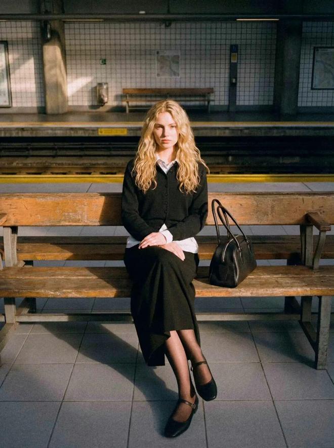 休闲鞋配长裙_鞋和裙子的颜色搭配_