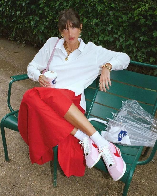 休闲鞋配长裙_鞋和裙子的颜色搭配_