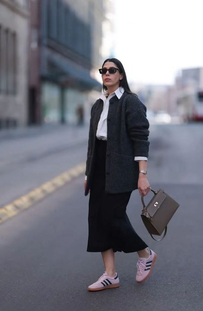 休闲鞋配长裙_鞋和裙子的颜色搭配_