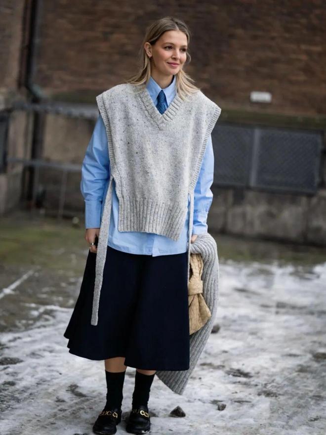 休闲鞋配长裙_鞋和裙子的颜色搭配_