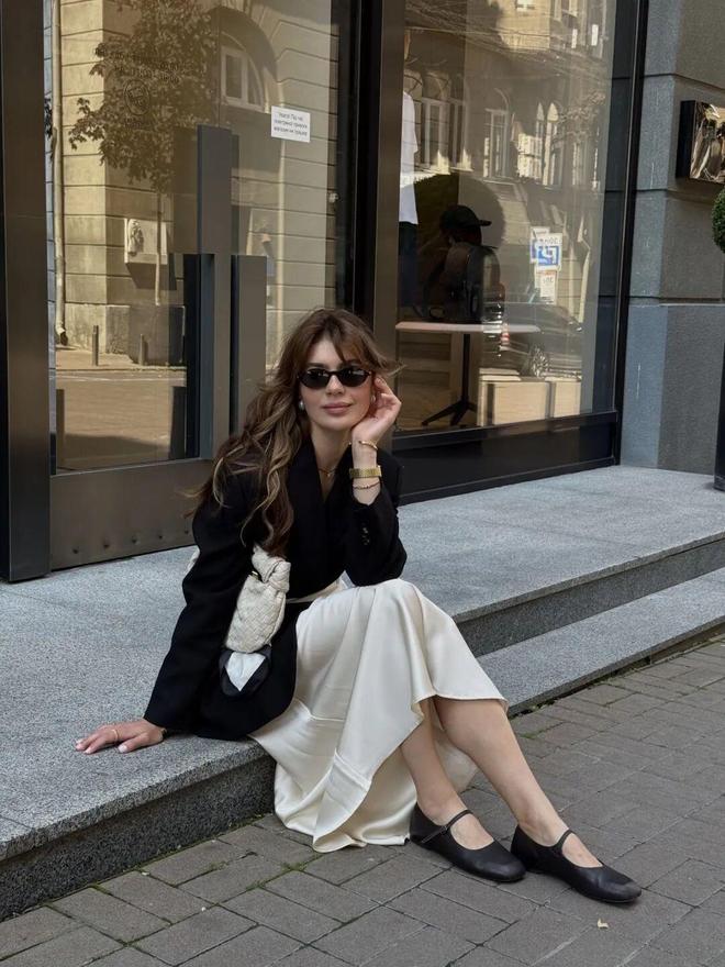 休闲鞋配长裙_鞋和裙子的颜色搭配_