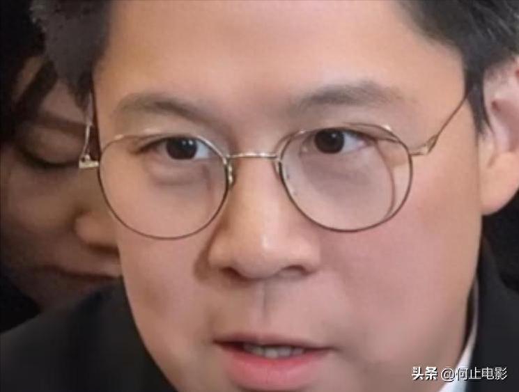 没想到，2026两会先“火出圈”的不是提案，而是霍启刚的这一举动