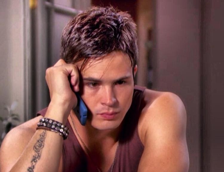 34岁男演员在家中去世！生前常年酗酒曾被送去戒酒，小儿子才1岁_34岁男演员在家中去世！生前常年酗酒曾被送去戒酒，小儿子才1岁_