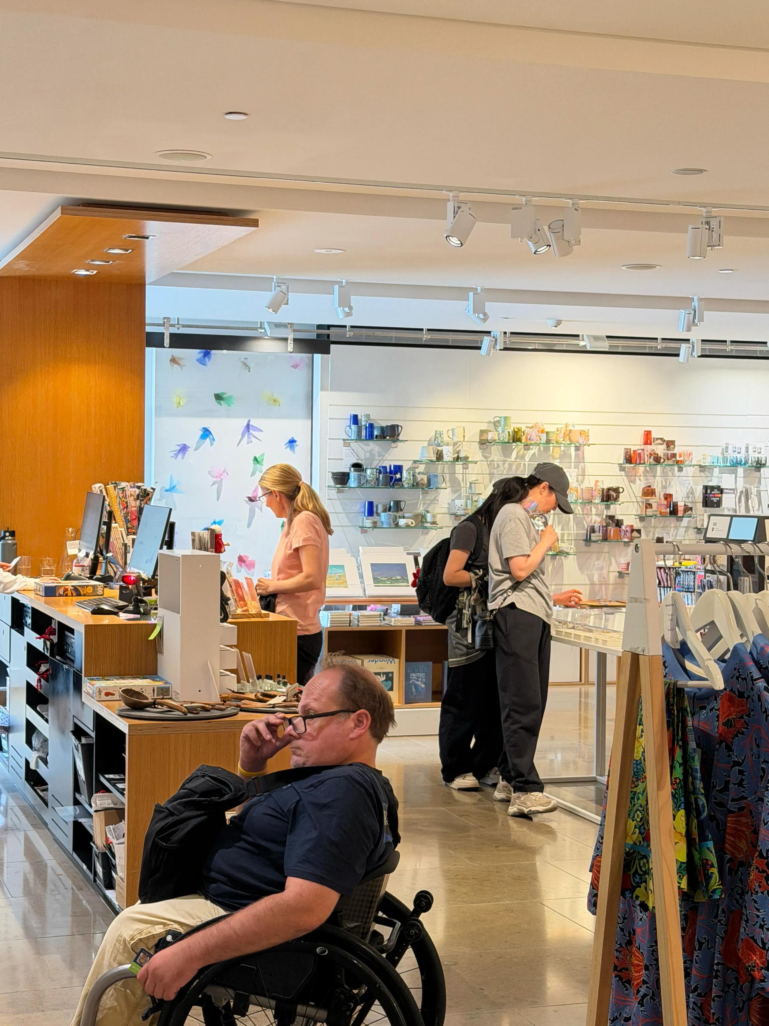 _老虎亲昵_老虎亲近人