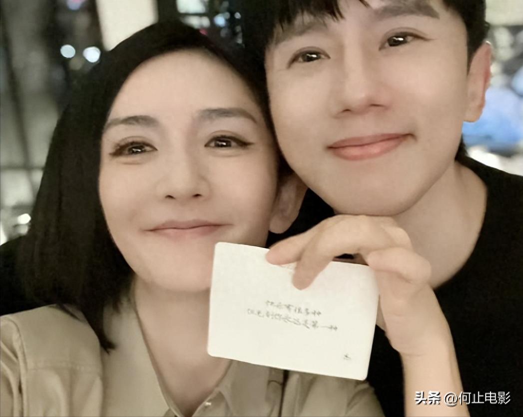 看到段曦与张杰恋爱时的照片，才懂谢娜为啥不澄清被扇耳光的传闻