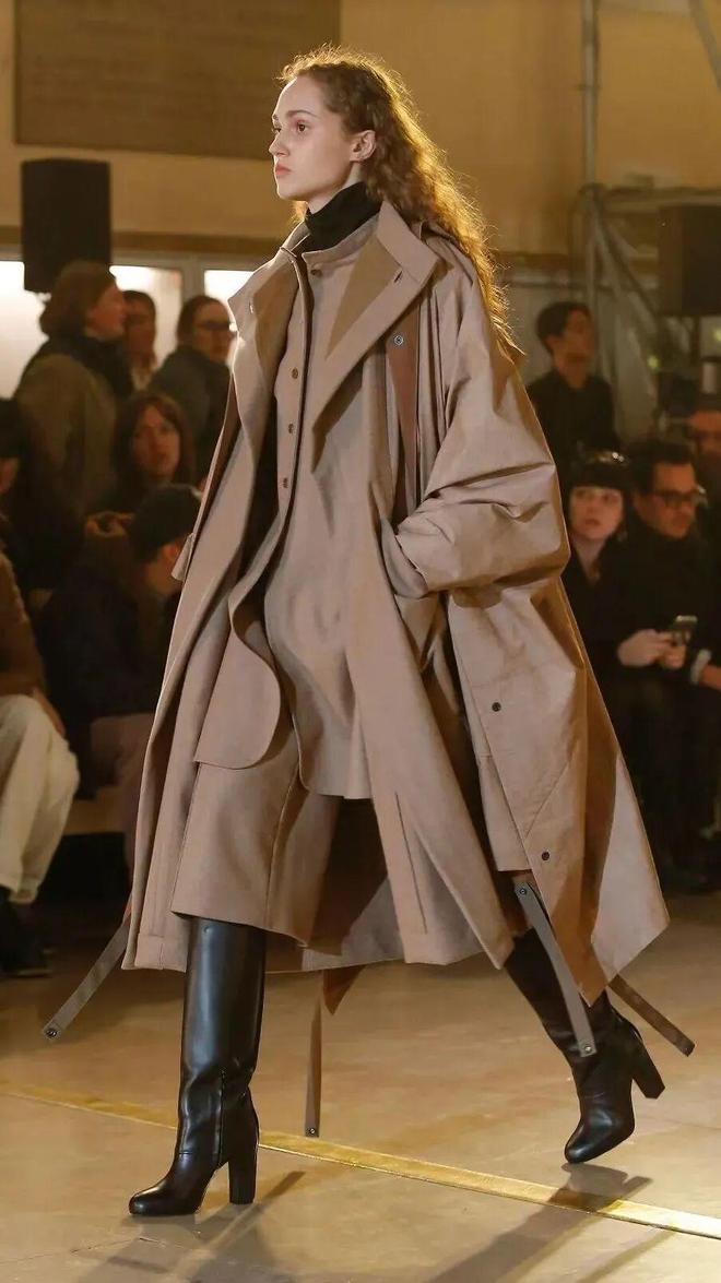 _奶茶色显脸白吗显肤色吗_穿奶茶色显白吗