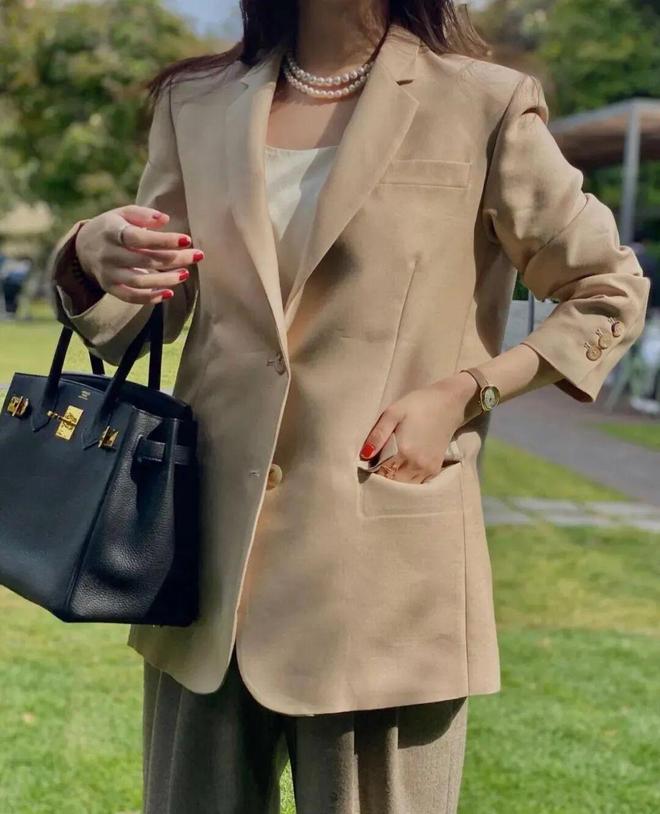 _穿奶茶色显白吗_奶茶色显脸白吗显肤色吗