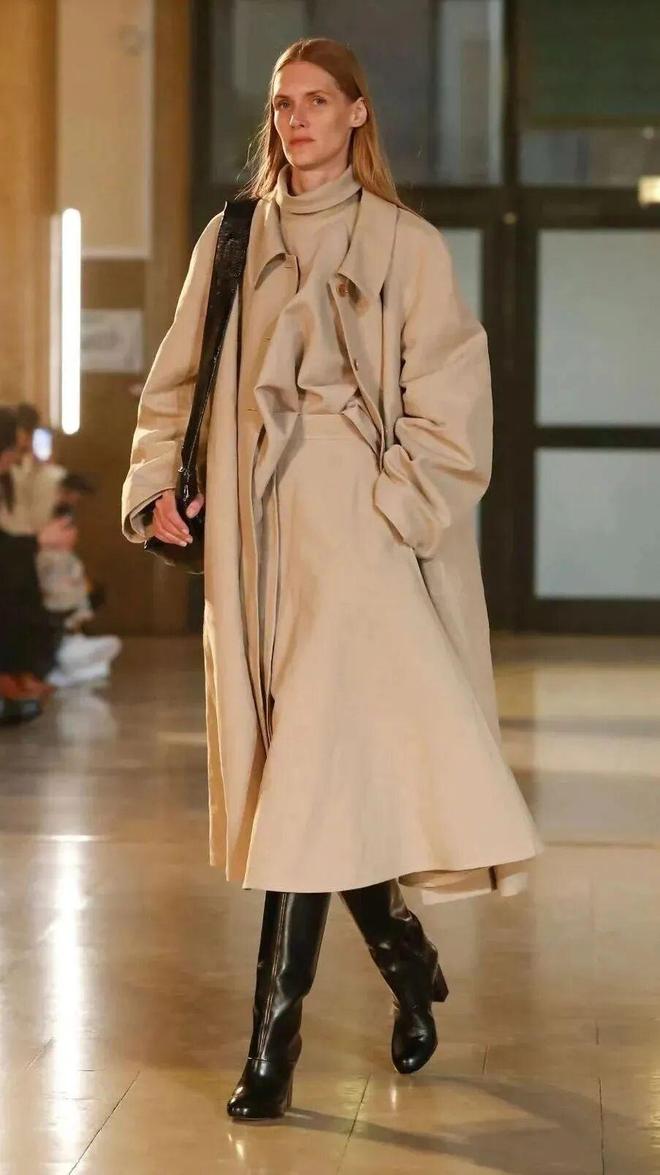 _穿奶茶色显白吗_奶茶色显脸白吗显肤色吗