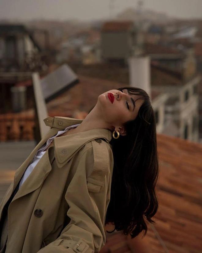 穿奶茶色显白吗__奶茶色显脸白吗显肤色吗