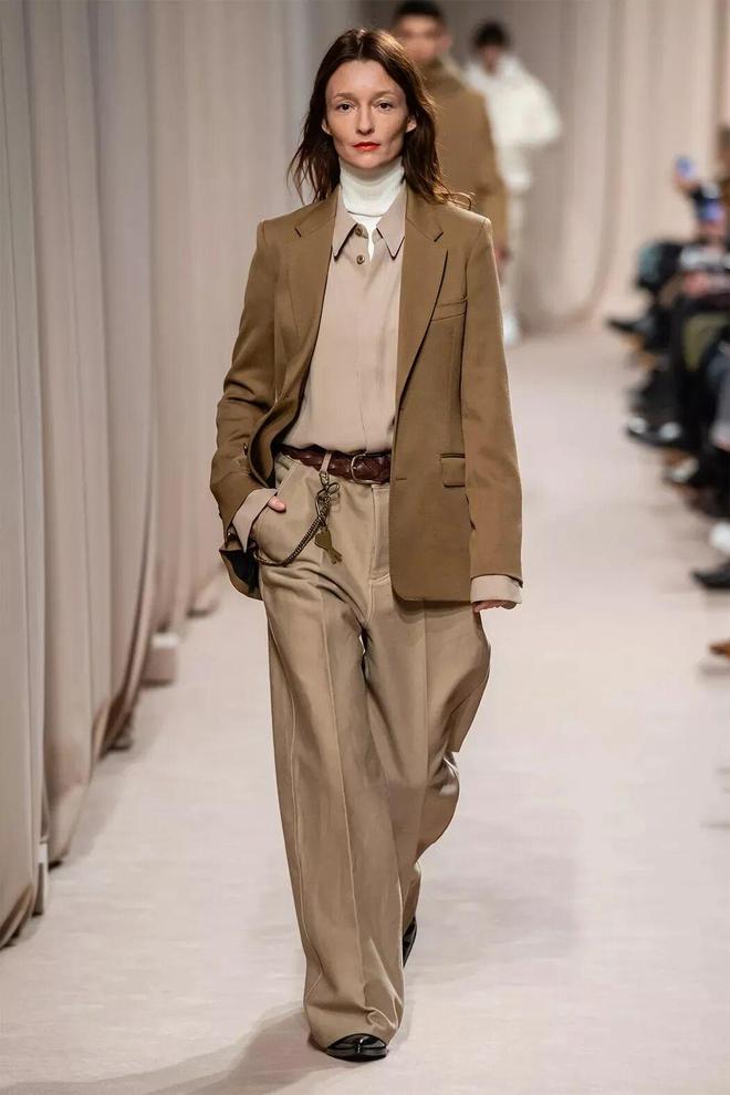 穿奶茶色显白吗_奶茶色显脸白吗显肤色吗_